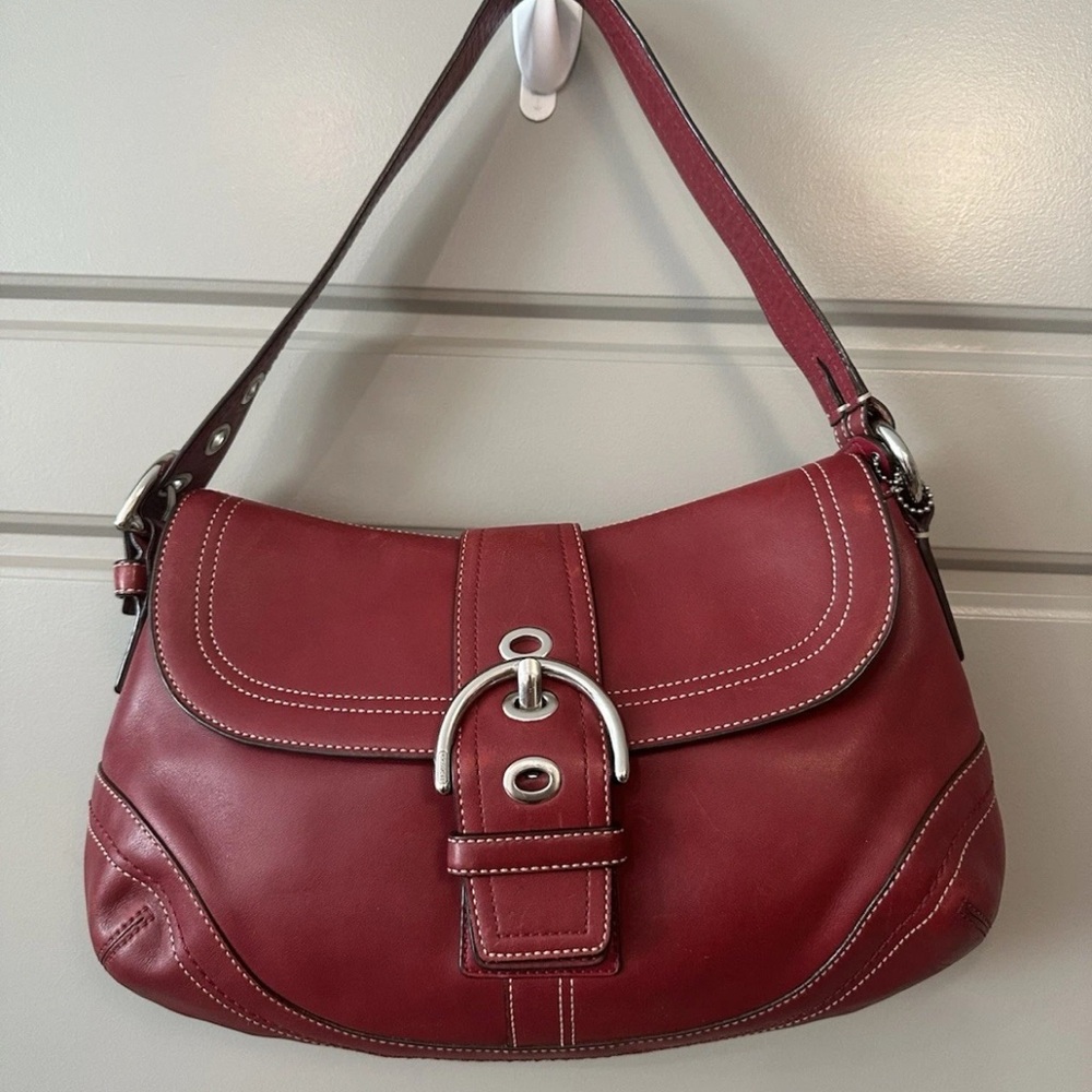 Elegant Red Leather Shoulder Bag